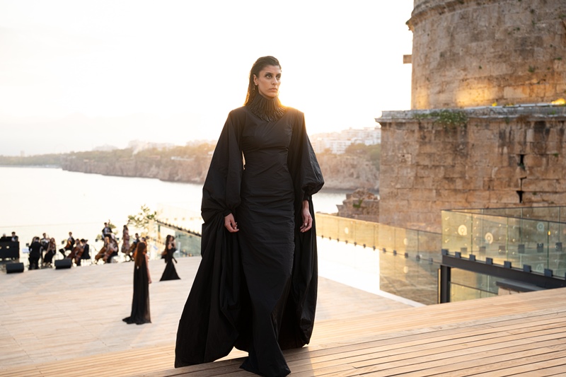 Moda, Tarih Ve Sanat�n Büyülü Bulu�mas� 